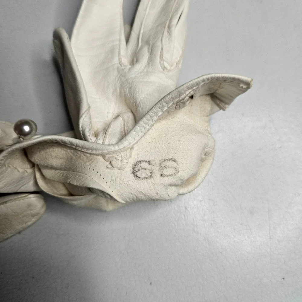 Vintage Macy Associates White Leather Gloves Made in Italy Pearl Button Size 6.5